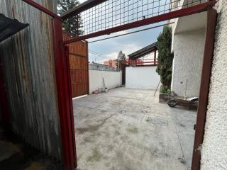 Amplia Bodega/Almacén de 705.00 m² (o 725.00 m² aprox.) con Altura de 3-5m y Áreas Comunes