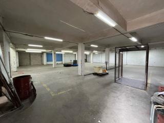 Amplia Bodega/Almacén de 705.00 m² (o 725.00 m² aprox.) con Altura de 3-5m y Áreas Comunes