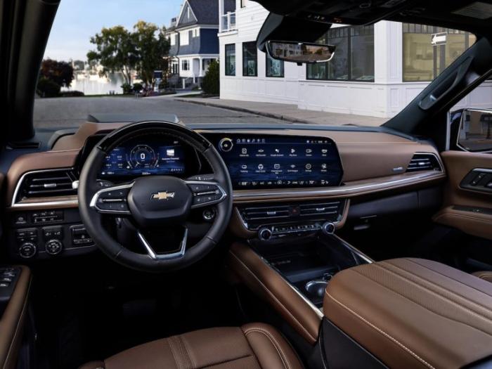 Renta Chevrolet Suburban LT 2023 - 7 Pasajeros - Lujo y Espacio