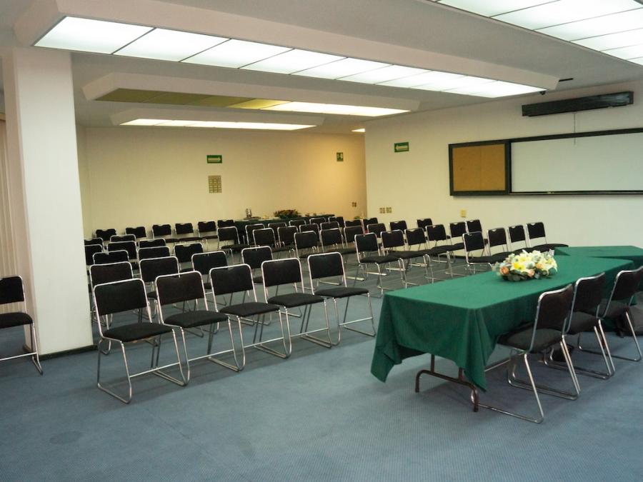 Salas de Juntas Equipadas del Club Alemán - Espacio Profesional y Acogedor