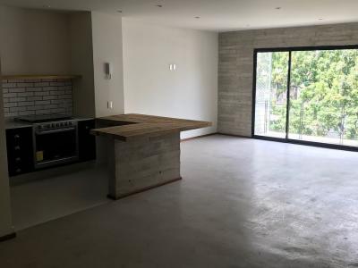 Departamento con Balcón en Col. Del Valle Centro