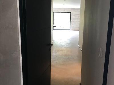 Departamento con Balcón en Col. Del Valle Centro