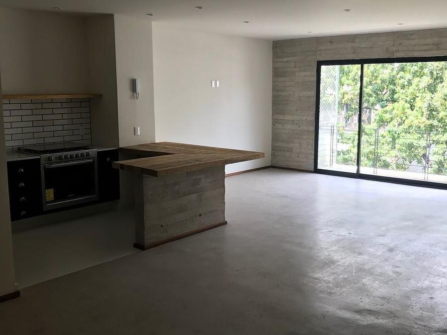 Departamento con Balcón en Col. Del Valle Centro