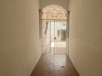 casa en renta, un piso, espacios amplios. zona oblatos-san juan de dios
