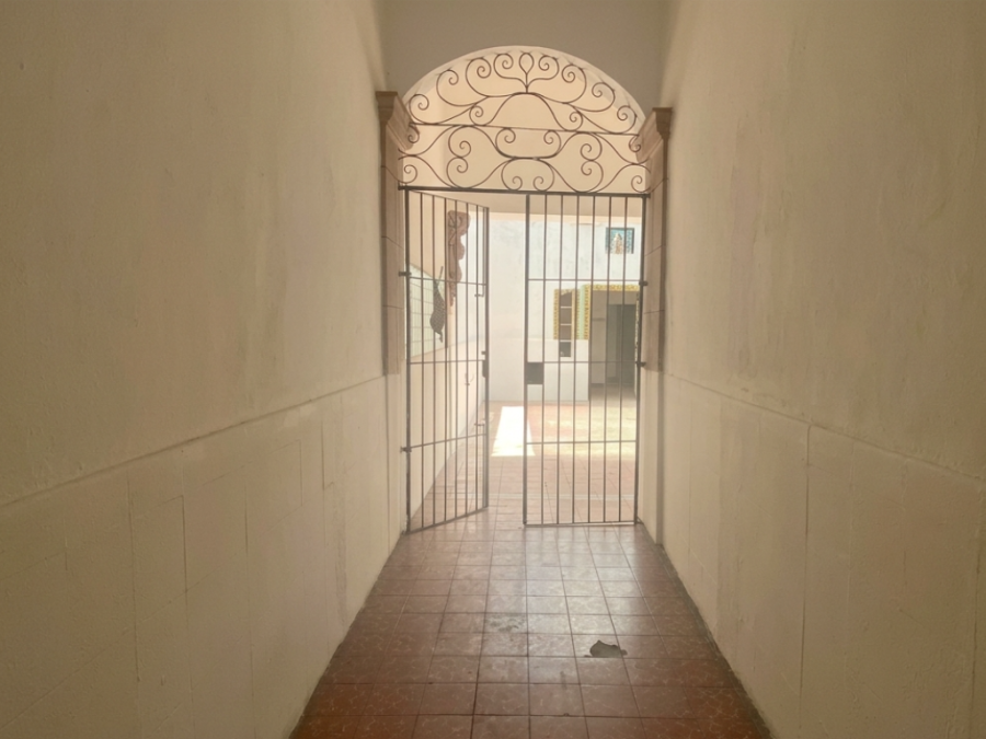 casa en renta, un piso, espacios amplios. zona oblatos-san juan de dios