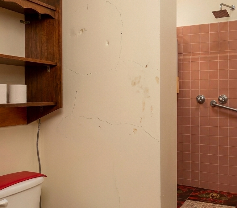 casa en renta, un piso, espacios amplios. zona oblatos-san juan de dios