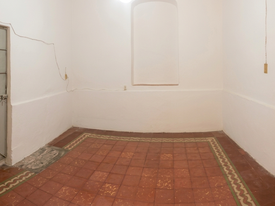 casa en renta, un piso, espacios amplios. zona oblatos-san juan de dios